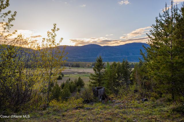 1894 Bowen Arrow RD, Sandpoint, ID 83864