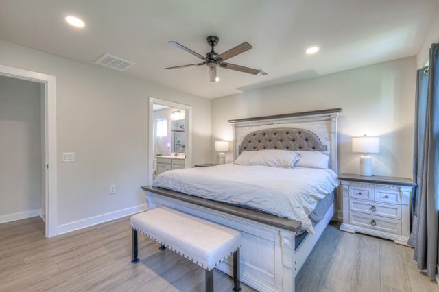 525 Streamview Dr, White House, TN 37188