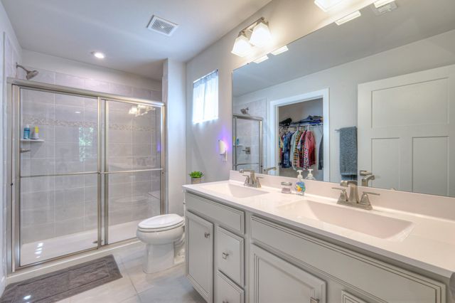 525 Streamview Dr, White House, TN 37188