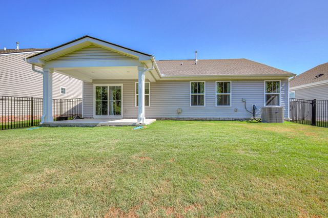 525 Streamview Dr, White House, TN 37188