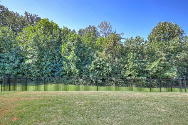 525 Streamview Dr, White House, TN 37188