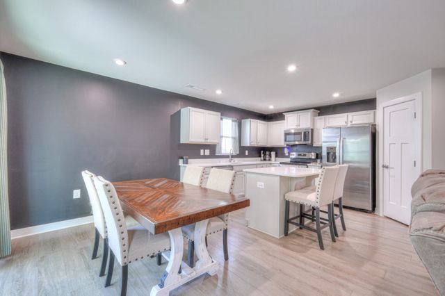 525 Streamview Dr, White House, TN 37188