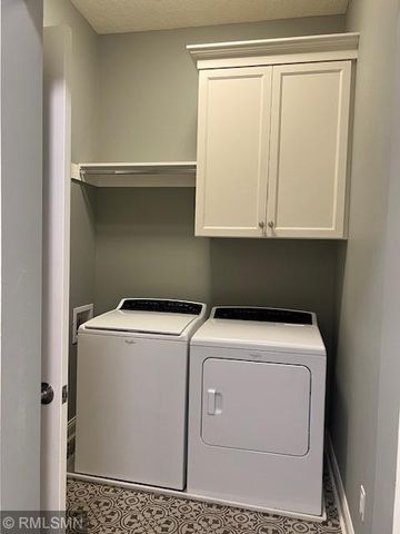 5014 Dale Ridge Road, Woodbury, MN 55129