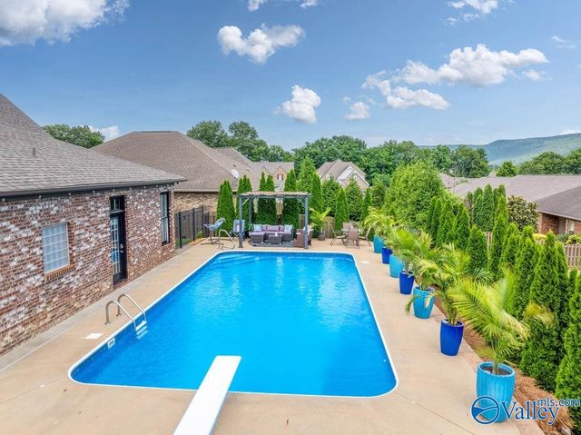 2905 Old Barn Circle, Owens Cross Roads, AL 35763