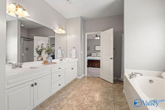 2905 Old Barn Circle, Owens Cross Roads, AL 35763