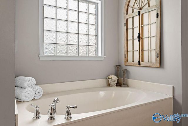 2905 Old Barn Circle, Owens Cross Roads, AL 35763