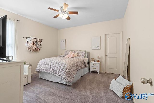 2905 Old Barn Circle, Owens Cross Roads, AL 35763
