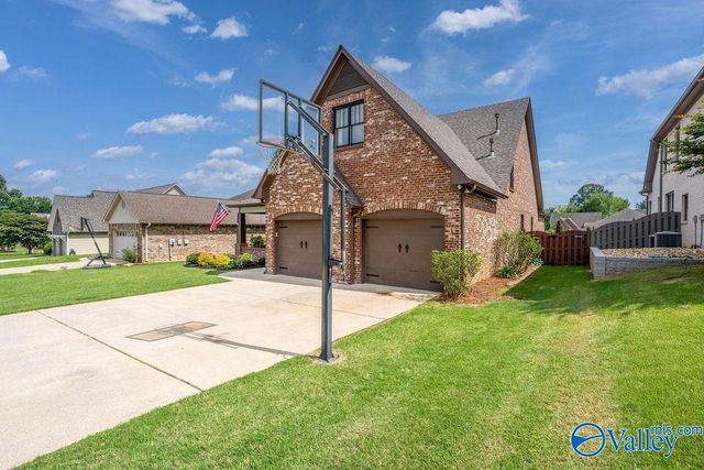 2905 Old Barn Circle, Owens Cross Roads, AL 35763