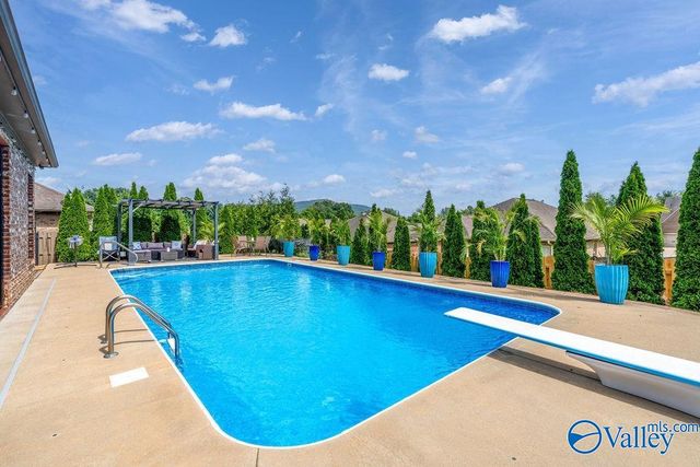 2905 Old Barn Circle, Owens Cross Roads, AL 35763