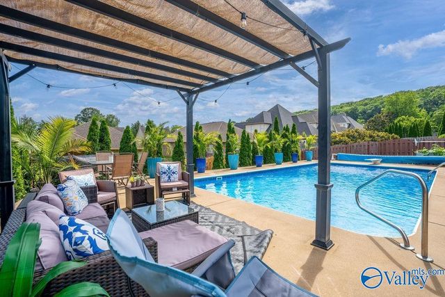 2905 Old Barn Circle, Owens Cross Roads, AL 35763