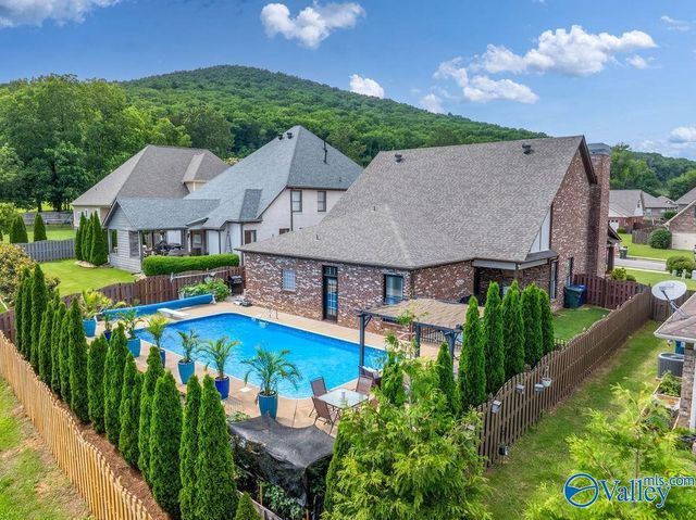 2905 Old Barn Circle, Owens Cross Roads, AL 35763
