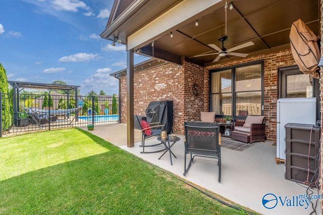 2905 Old Barn Circle, Owens Cross Roads, AL 35763