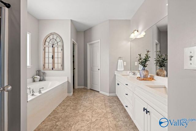 2905 Old Barn Circle, Owens Cross Roads, AL 35763