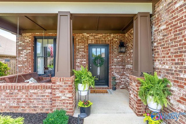 2905 Old Barn Circle, Owens Cross Roads, AL 35763