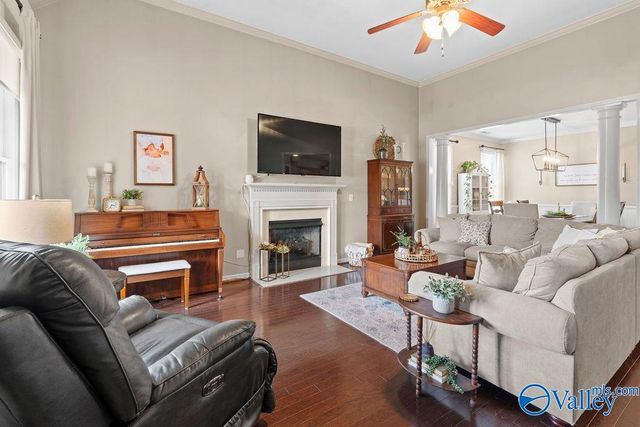 2905 Old Barn Circle, Owens Cross Roads, AL 35763