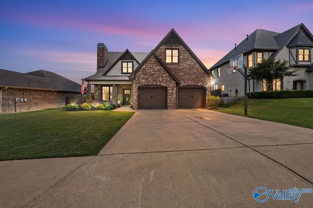 2905 Old Barn Circle, Owens Cross Roads, AL 35763