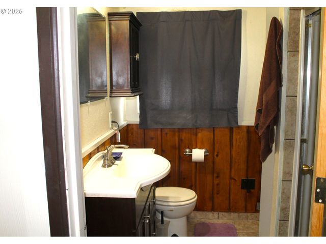 228 Nw 2ND Ave, John Day, OR 97845