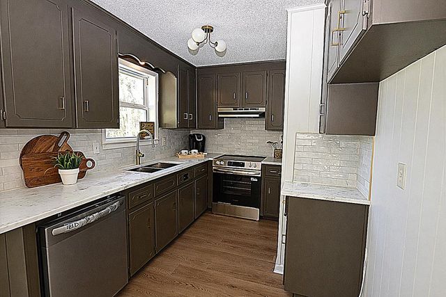 5924 Henry Mouring Road, Dothan, AL 36305