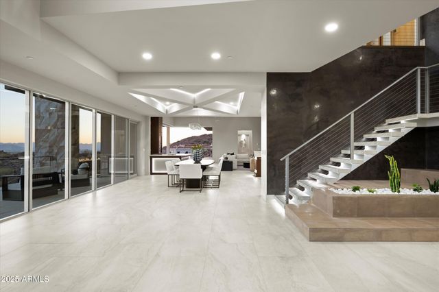 6800 N 39TH Place, Paradise Valley, AZ 85253