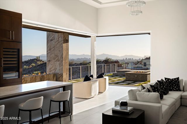 6800 N 39TH Place, Paradise Valley, AZ 85253