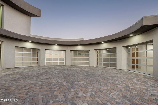 6800 N 39TH Place, Paradise Valley, AZ 85253