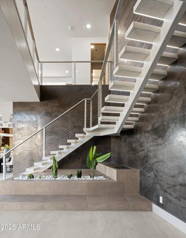 6800 N 39TH Place, Paradise Valley, AZ 85253