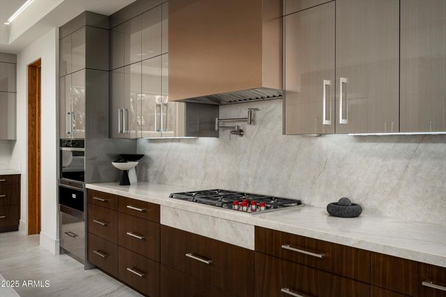 6800 N 39TH Place, Paradise Valley, AZ 85253