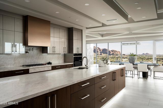 6800 N 39TH Place, Paradise Valley, AZ 85253