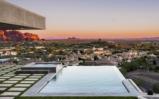 6800 N 39TH Place, Paradise Valley, AZ 85253