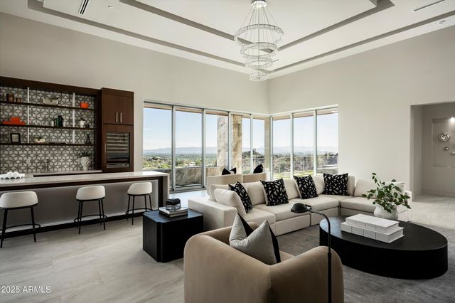 6800 N 39TH Place, Paradise Valley, AZ 85253