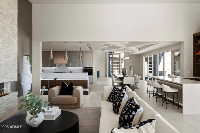 6800 N 39TH Place, Paradise Valley, AZ 85253