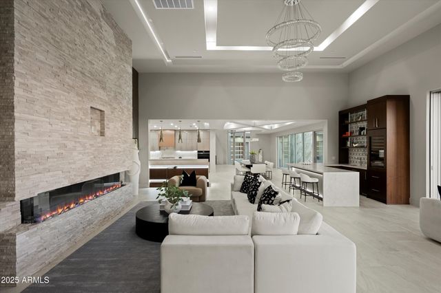 6800 N 39TH Place, Paradise Valley, AZ 85253