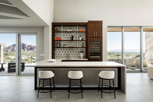 6800 N 39TH Place, Paradise Valley, AZ 85253