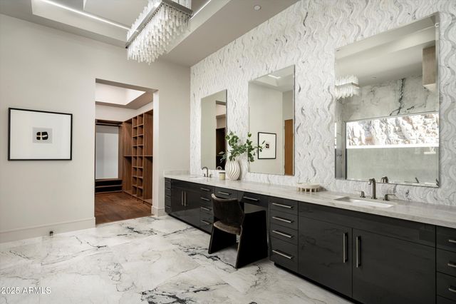 6800 N 39TH Place, Paradise Valley, AZ 85253