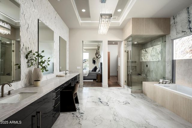 6800 N 39TH Place, Paradise Valley, AZ 85253