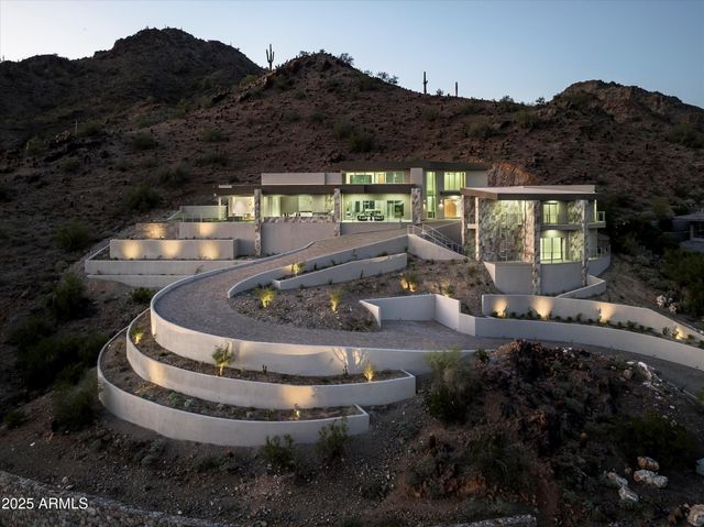 6800 N 39TH Place, Paradise Valley, AZ 85253