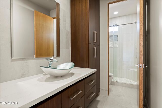 6800 N 39TH Place, Paradise Valley, AZ 85253