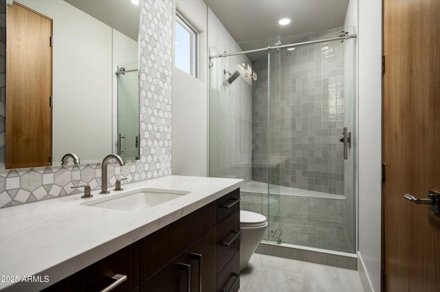 6800 N 39TH Place, Paradise Valley, AZ 85253