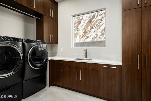 6800 N 39TH Place, Paradise Valley, AZ 85253