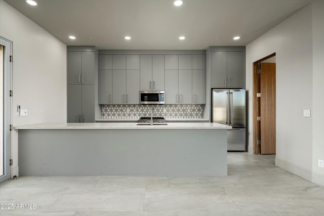 6800 N 39TH Place, Paradise Valley, AZ 85253