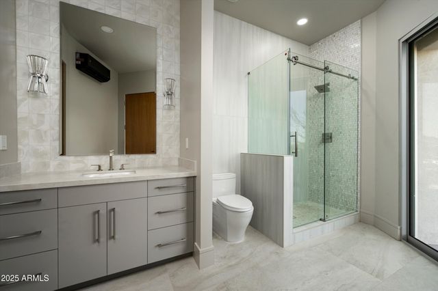 6800 N 39TH Place, Paradise Valley, AZ 85253