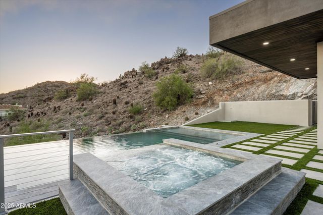 6800 N 39TH Place, Paradise Valley, AZ 85253