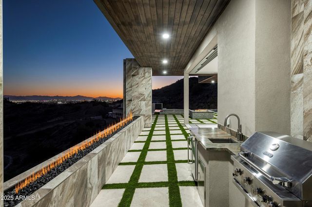 6800 N 39TH Place, Paradise Valley, AZ 85253