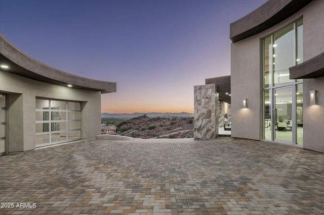 6800 N 39TH Place, Paradise Valley, AZ 85253