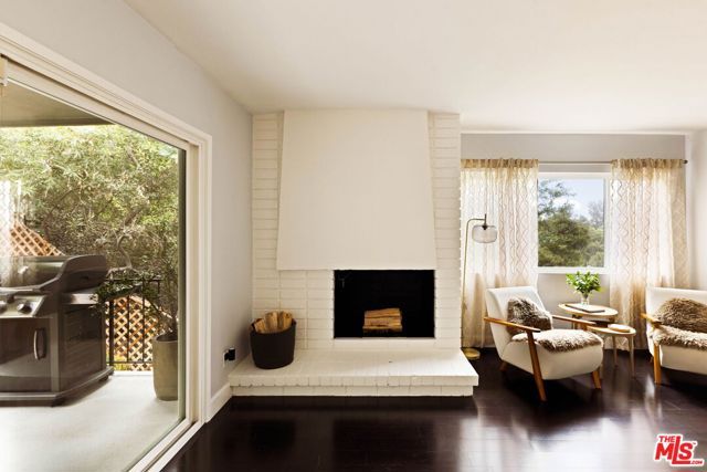 8525 Ridpath Drive, Los Angeles, CA 90046