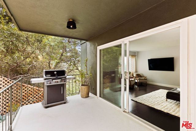 8525 Ridpath Drive, Los Angeles, CA 90046