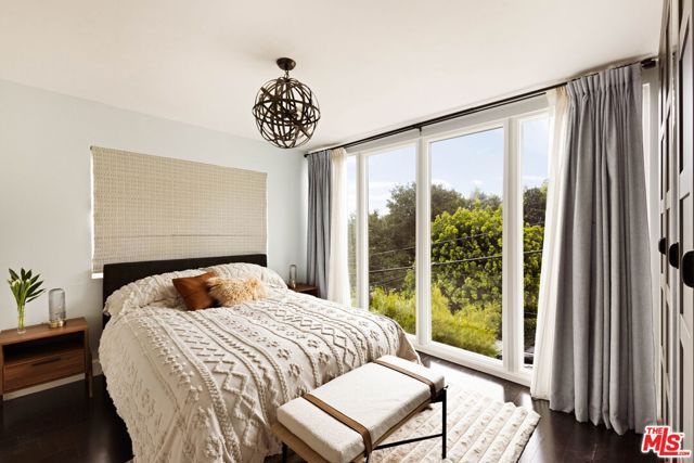 8525 Ridpath Drive, Los Angeles, CA 90046