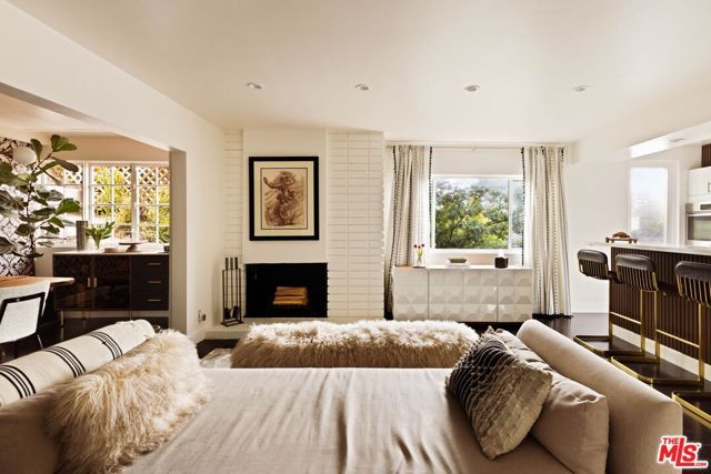 8525 Ridpath Drive, Los Angeles, CA 90046