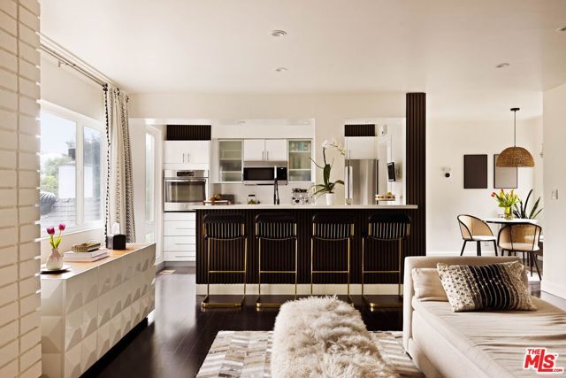 8525 Ridpath Drive, Los Angeles, CA 90046