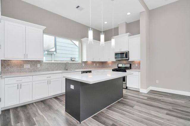 2903 Sherwood Green Lane, Houston, TX 77092